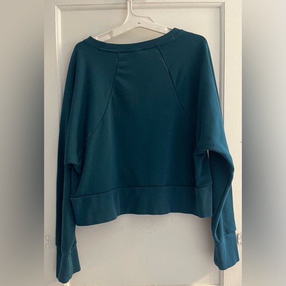 Nike Women's Dri-FIT FLocked Cropped Sweatshirt Size M - Picture 4 of 5